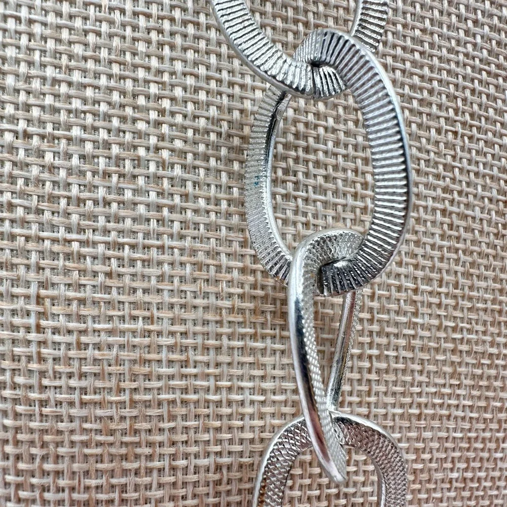 Vintage Y2K Silver Tone Textured Oval Link Chain Necklace 27